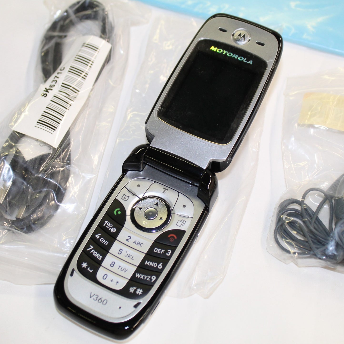 Rare Vintage Motorola V360 VodaFone Silver Phone International In Box Complete
