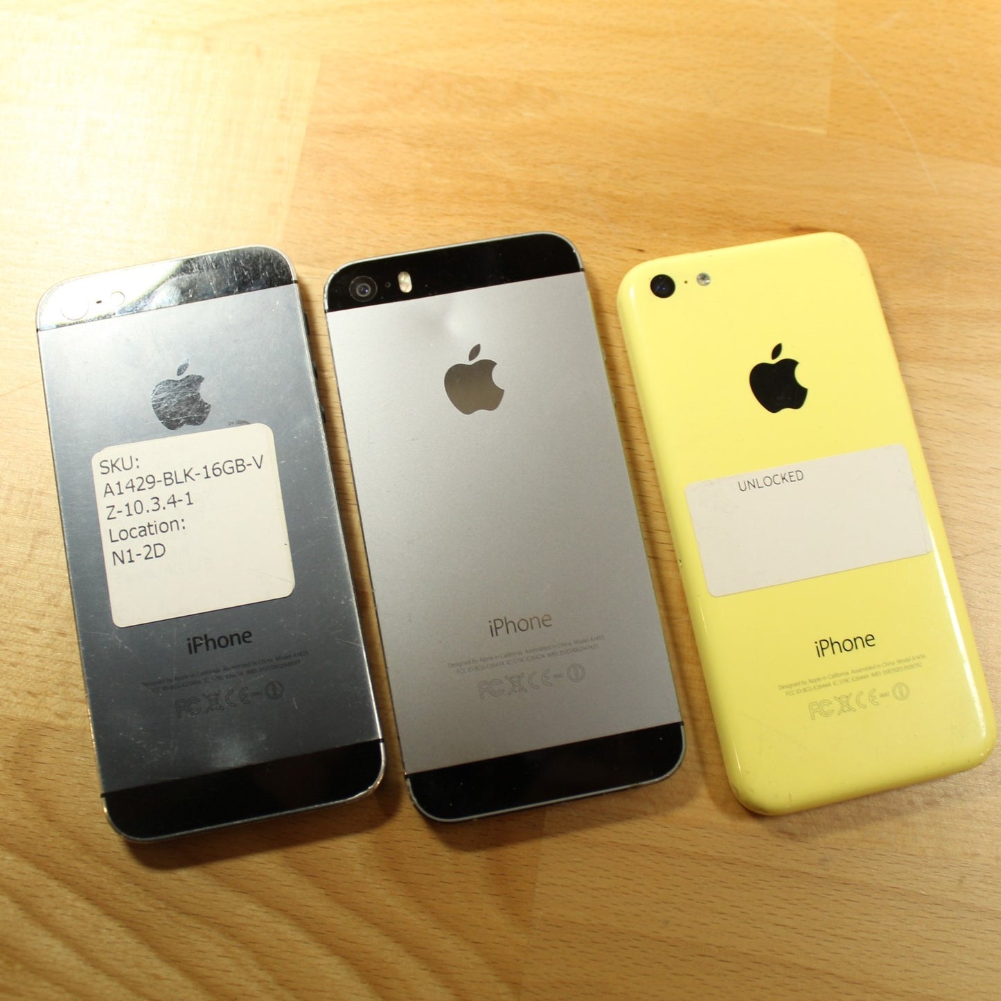 Lot of 3 Vintage Apple iPhone 5 Smartphone Mix 16GB 4G LTE Collectible For Parts