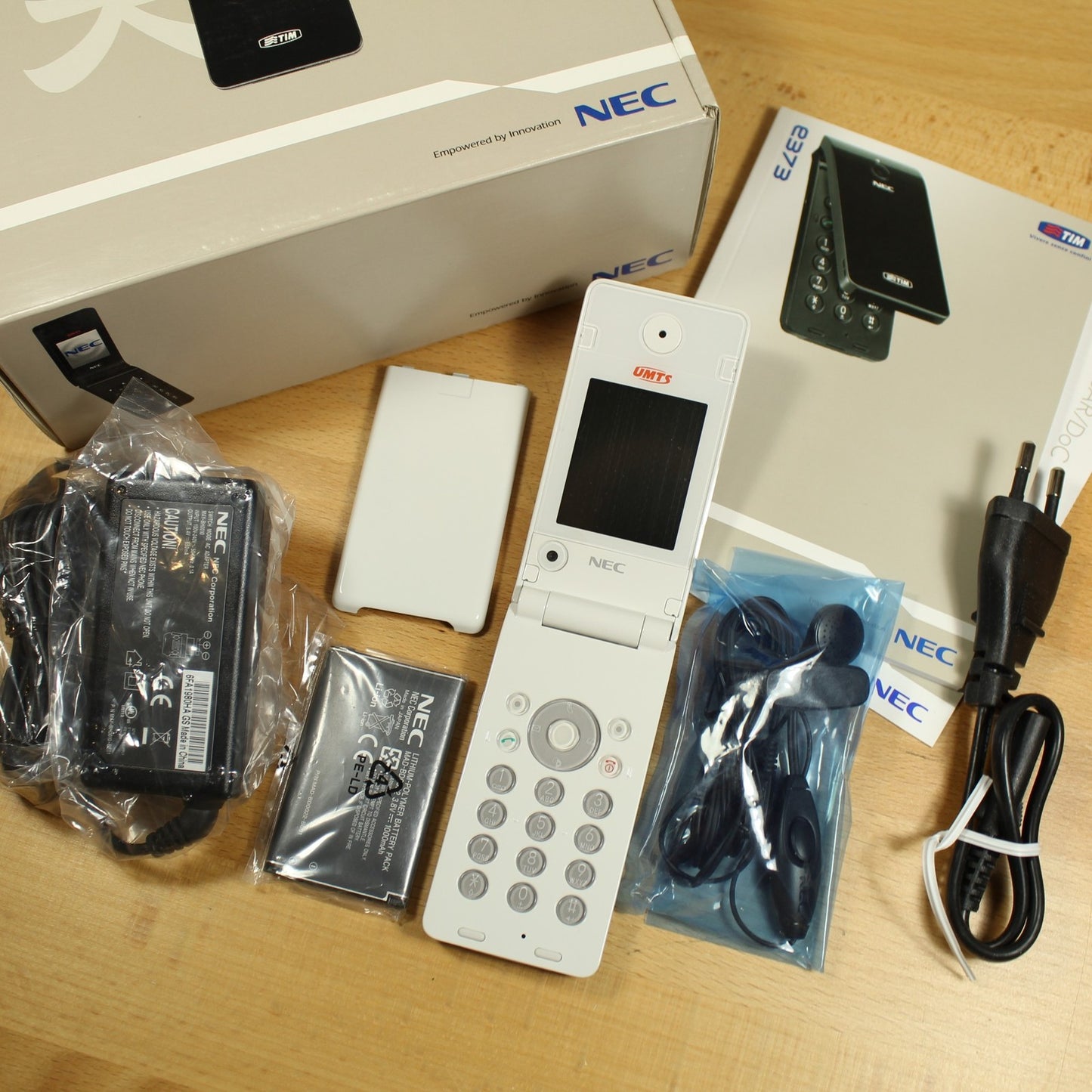 Rare Vintage NEC e373 White Flip Phone International In Box Collectible Complete