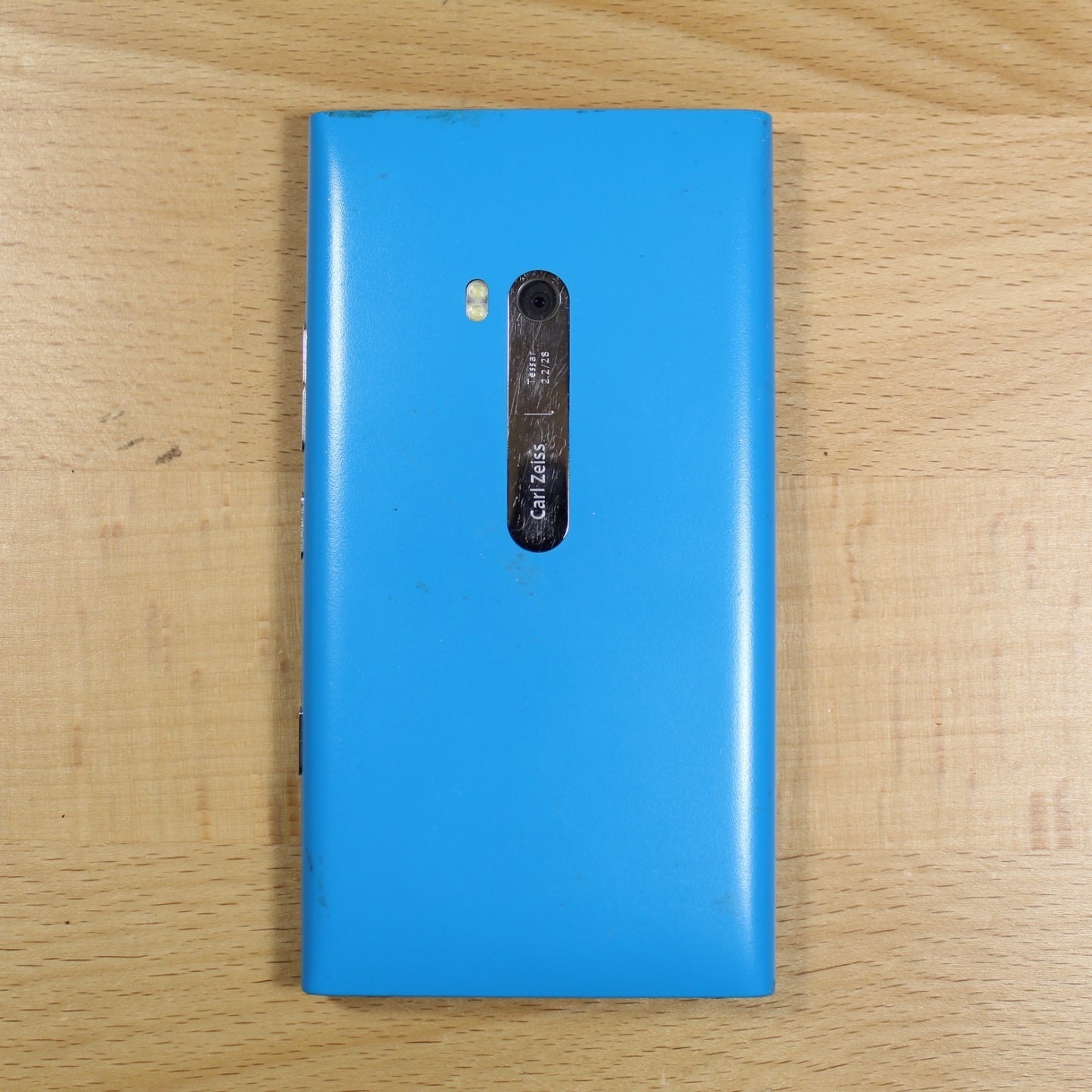 Nokia 808 Lumia Smartphone Powers on Good #260