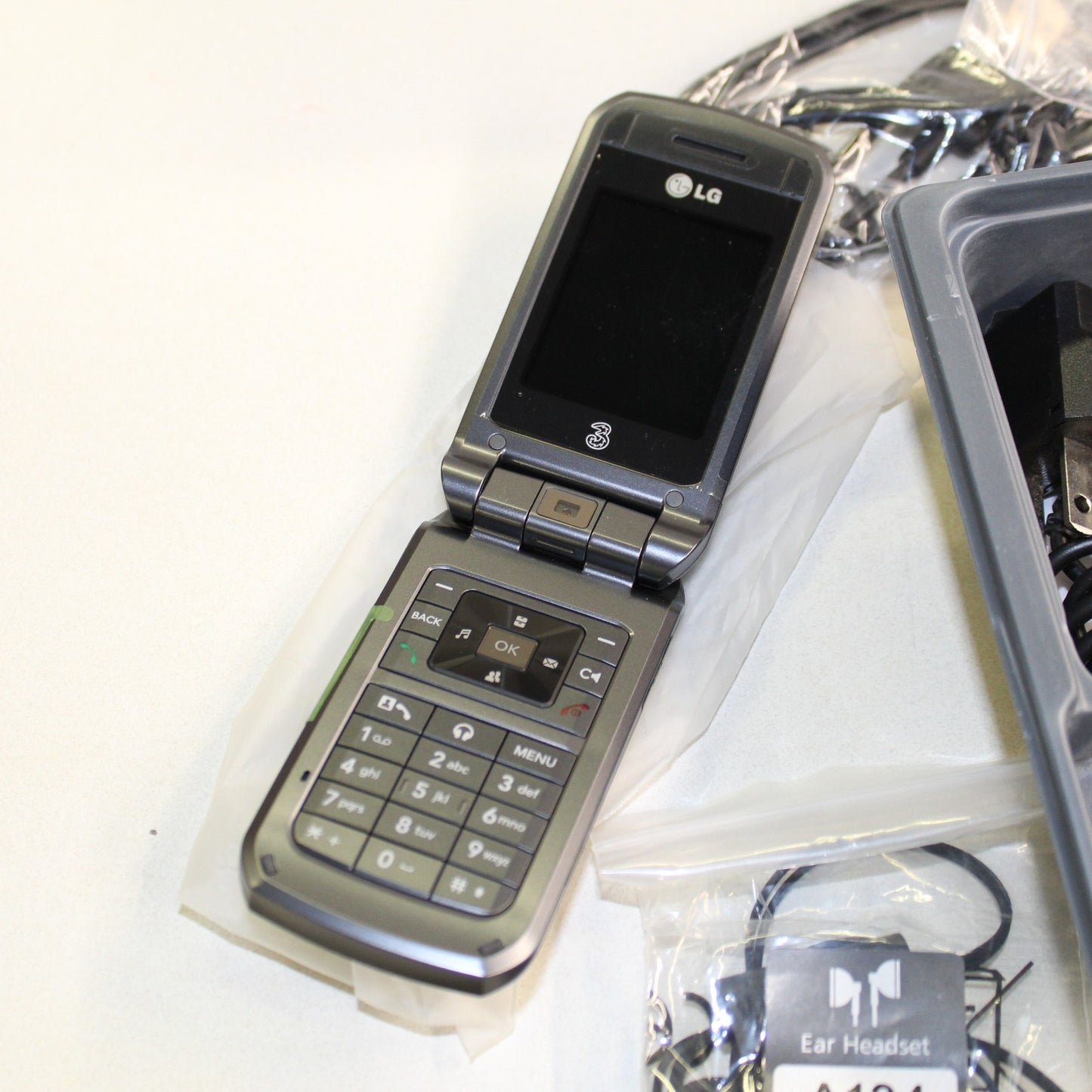 Rare Vintage LG U450 TRE Black Phone International In Box Collectible