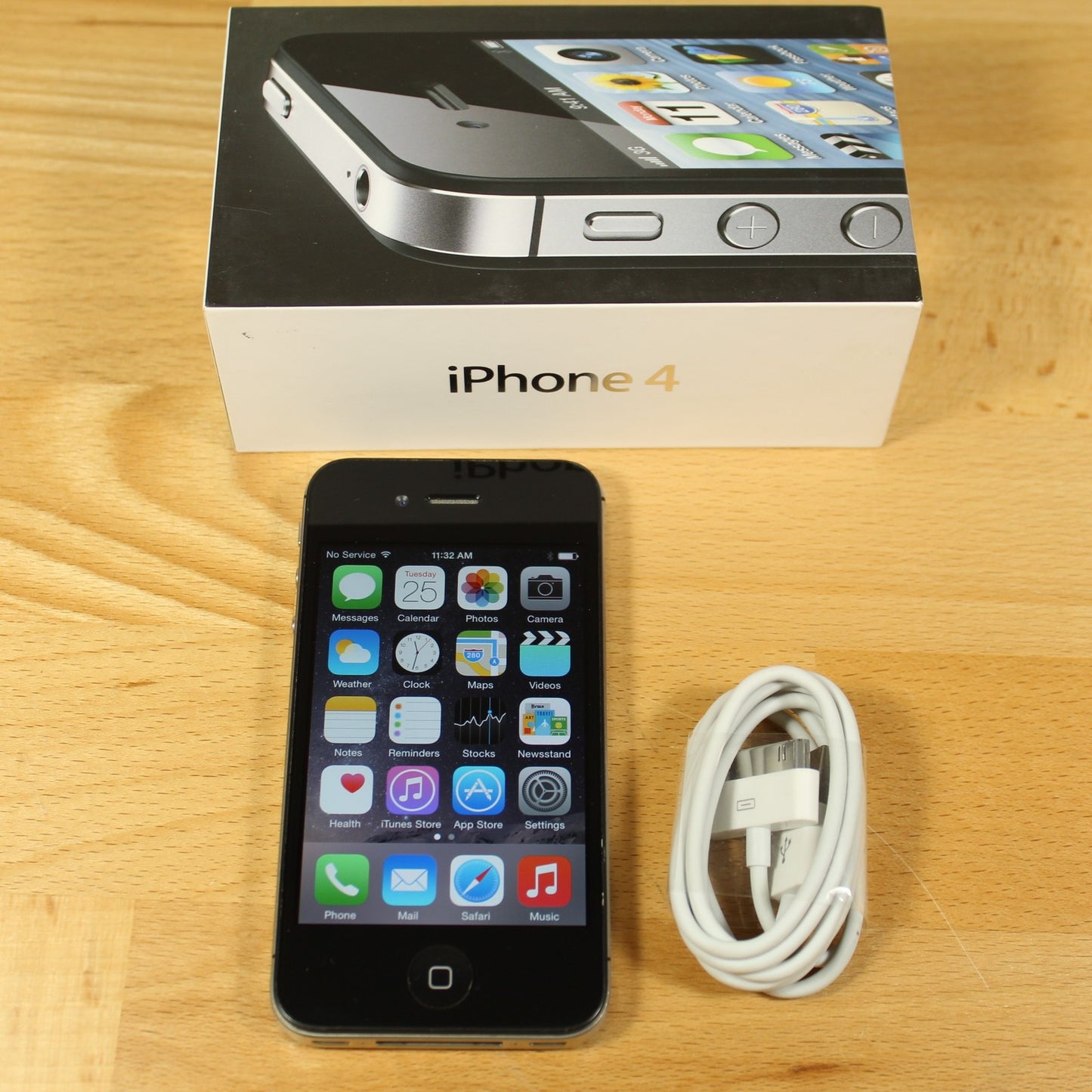 Vintage Apple iPhone 4S A1387 Smartphone 3G Black 32GB IOS In Box