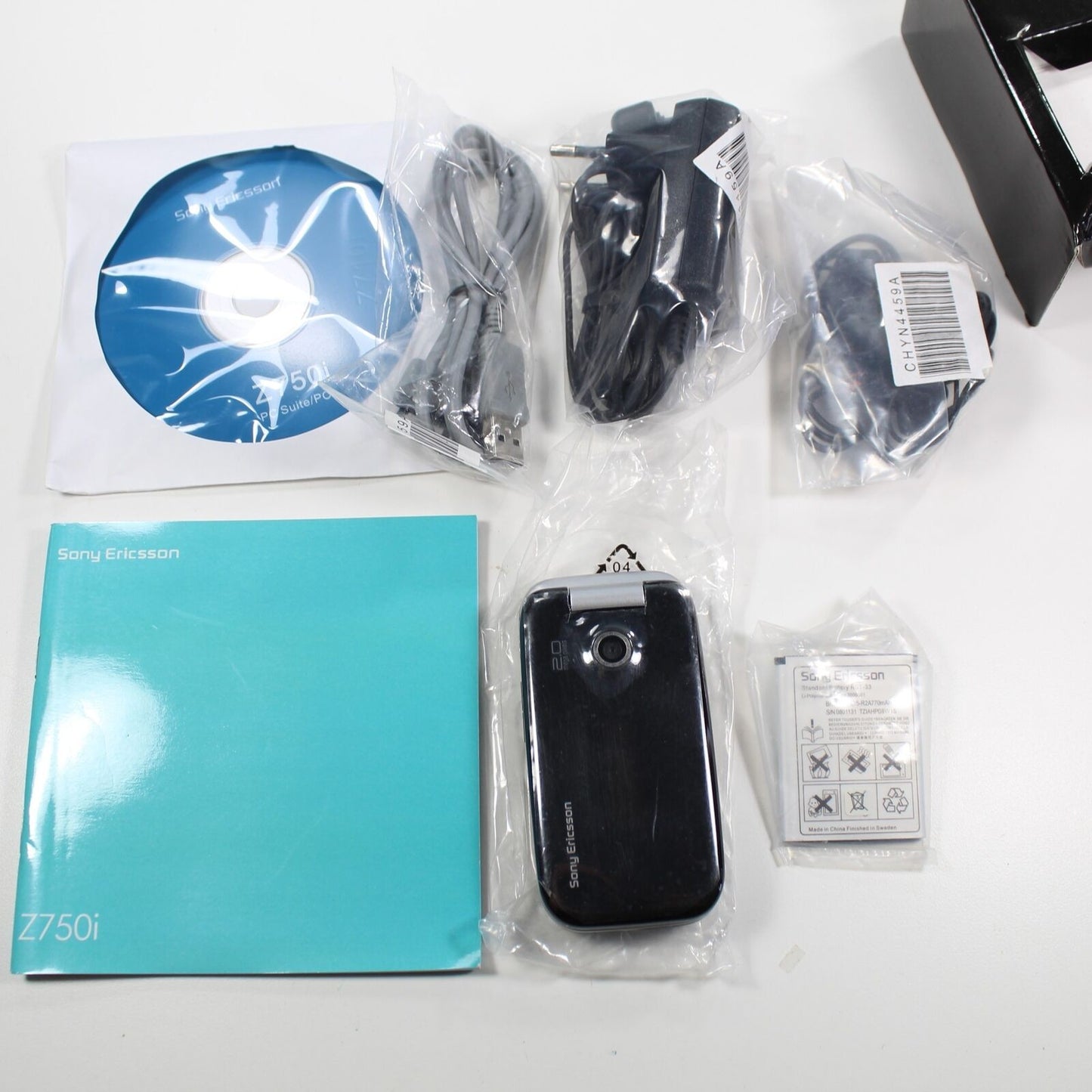 Rare Vintage Sony Ericsson Z750i Flip Phone Black In Box Complete 3G GSM 2007