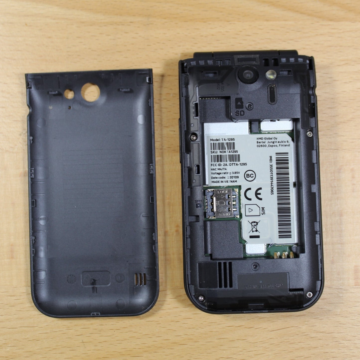 Nokia 2720 V Flip - 4 GB - Black (Verizon) For Parts Untested