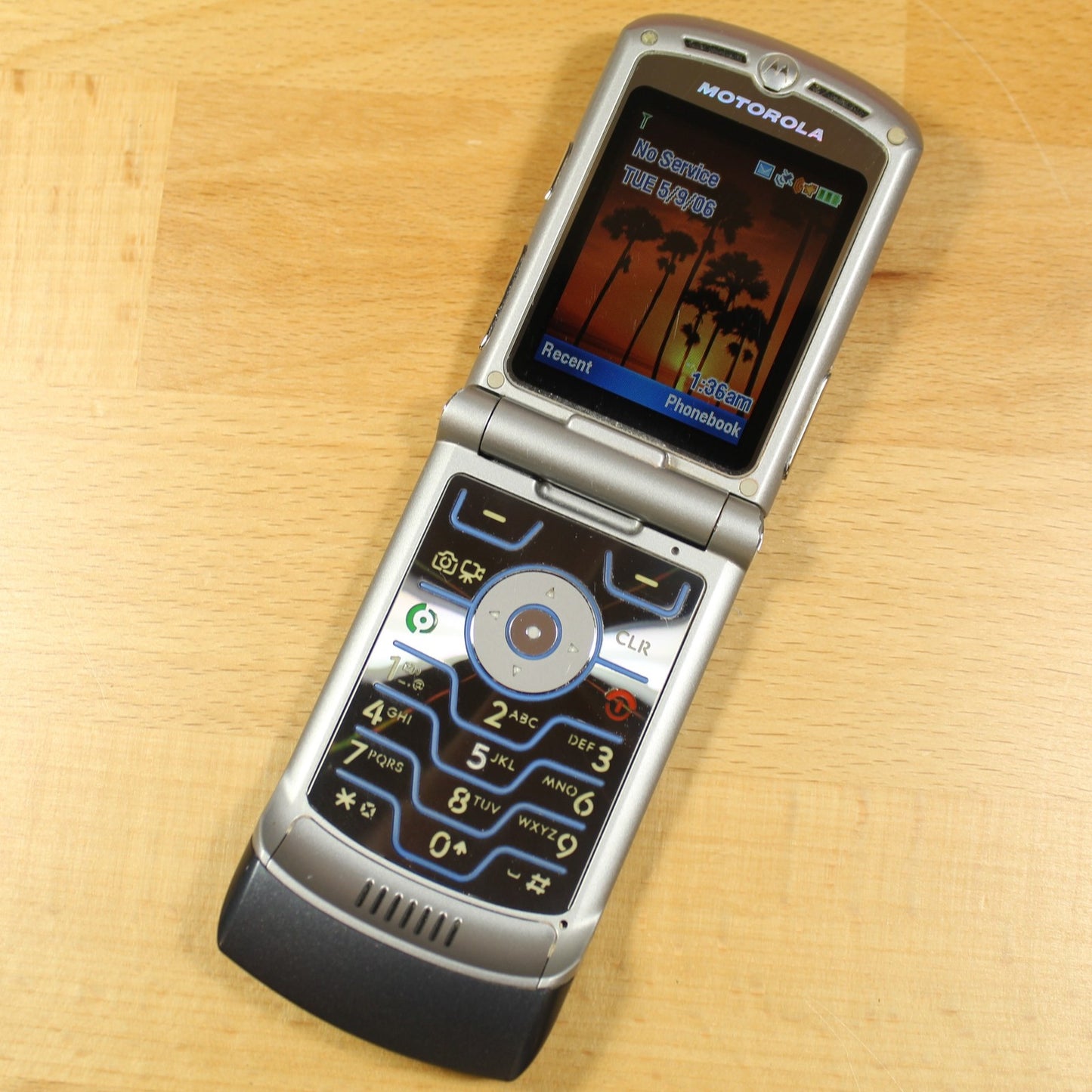 Rare Motorola RAZR V3 Alltel Camera Flip Phone Gray Vintage Collector Piece