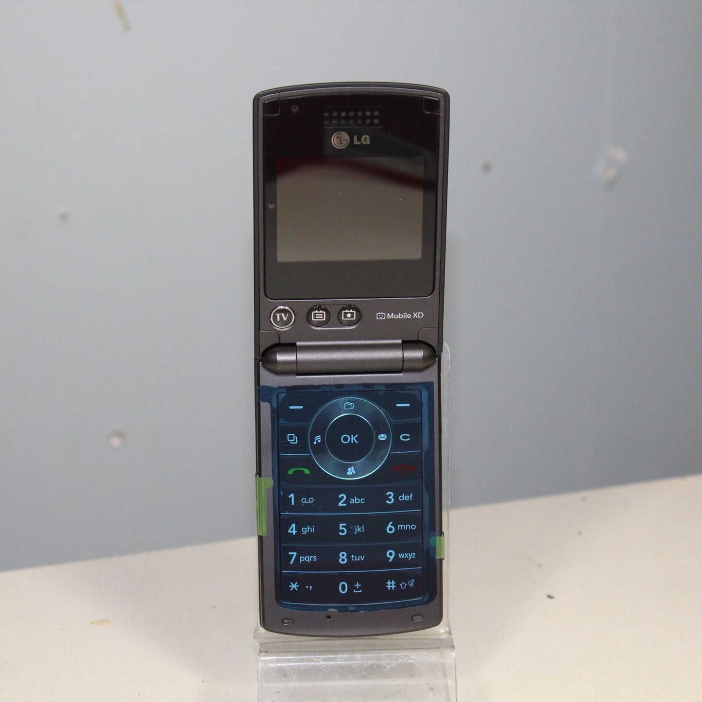 Rare Vintage LG HB620T Unlocked Triband Phone Mobile Television In Box Collect