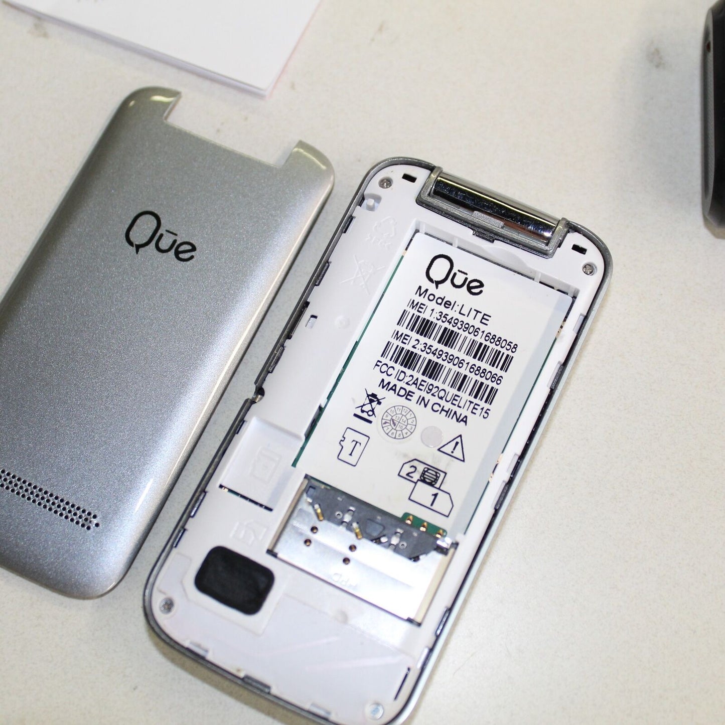 Rare Vintage Quest Lite QUE Phone International In Box Collectible