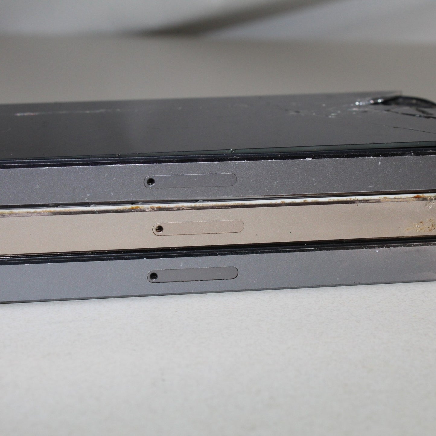 Vintage Apple iPhone 5S A1453 Smartphone 4G LTE Mix Lot of 3 For Parts Asis