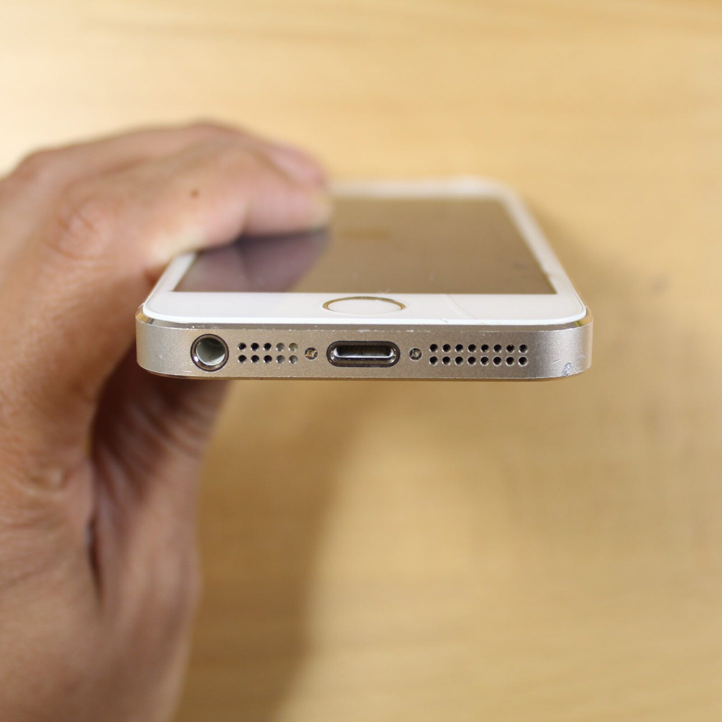 Apple iPhone 5s 16 GB Gold AT&T Untested For Parts