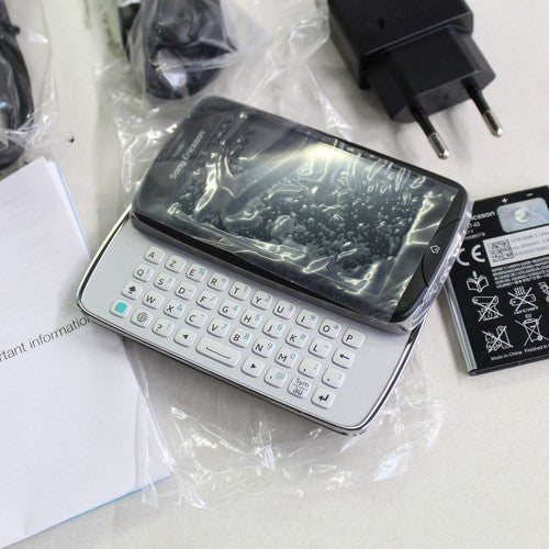 Rare Vintage Sony Ericsson txt Pro CK15i Phone 3G GSM Black In Box Collectible