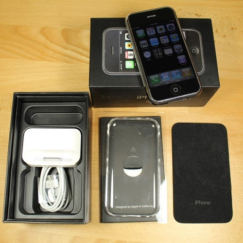 Very Rare Apple iPhone 1st Generation IOS 1 A1203 8GB AT&T In Box Collectible