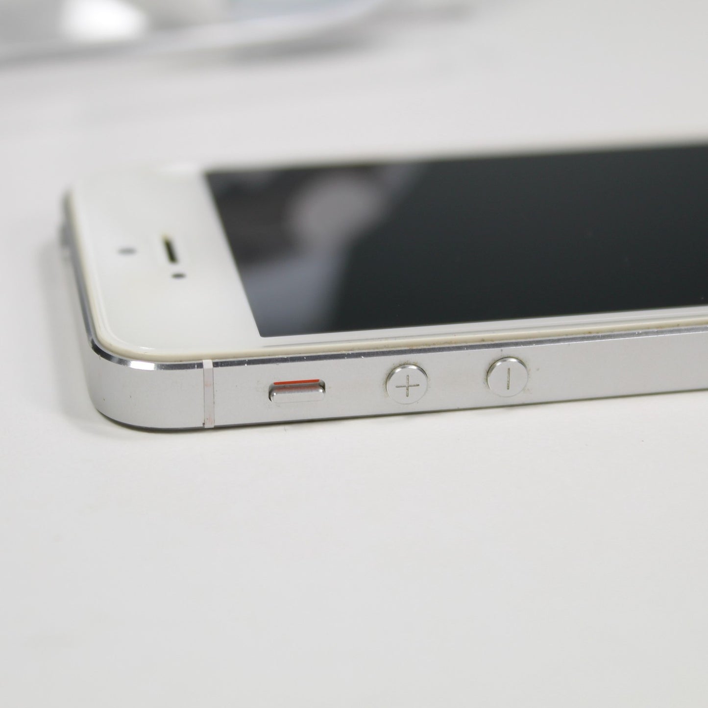 Vintage Apple iPhone 5s A1533 Smartphone 4G LTE Silver 16GB Collectible