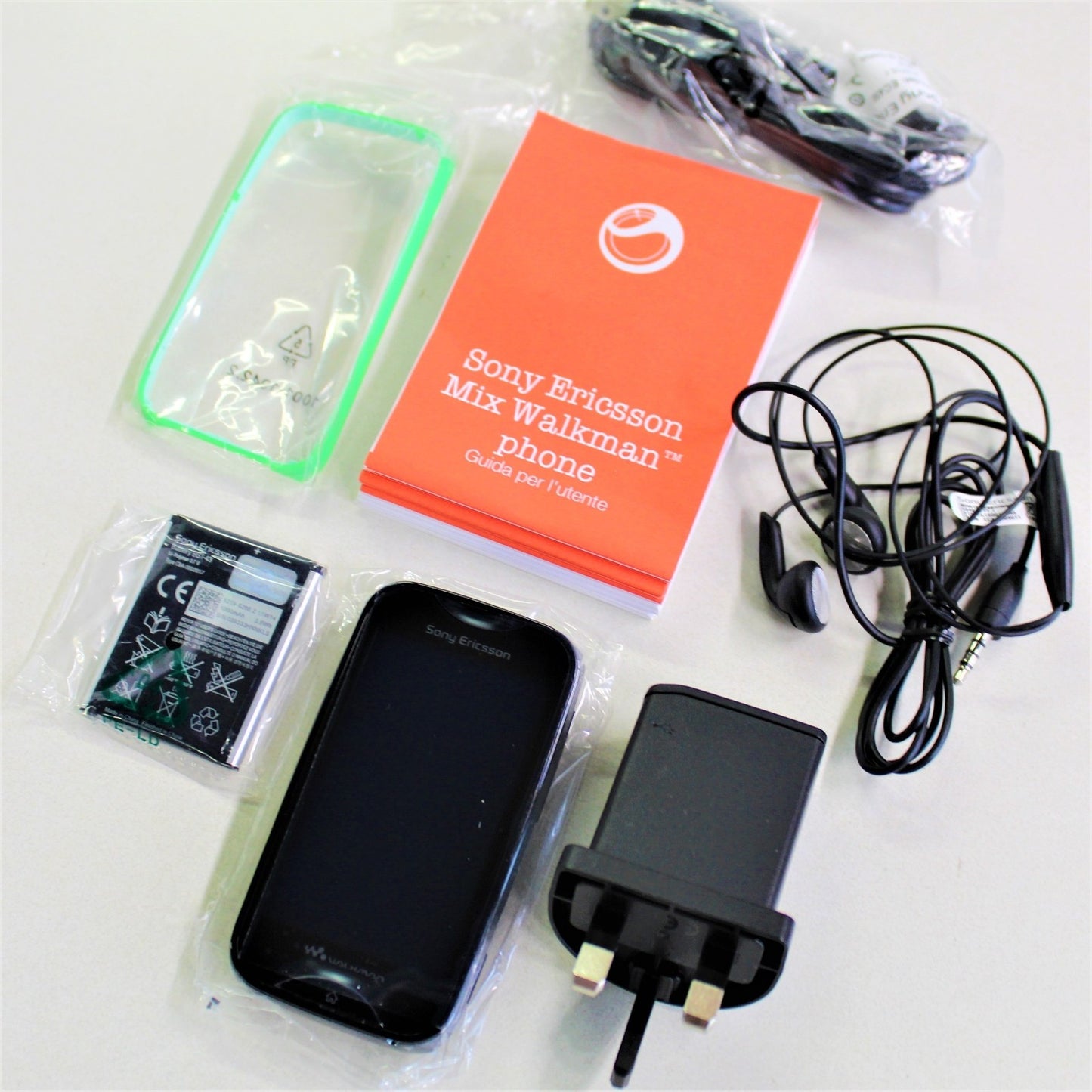 Sony Ericsson Mix Walkman WT13i Green Black 2G Cell Phone