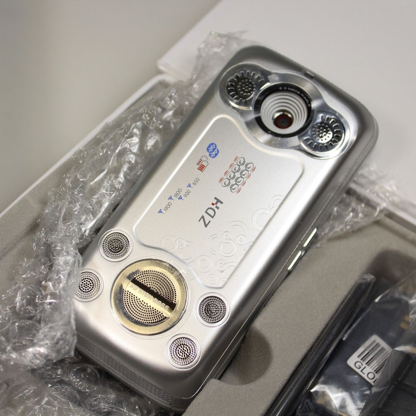 Unlocked Global Mobile Phone G0001 Silver International GSM Dual SIM In Box