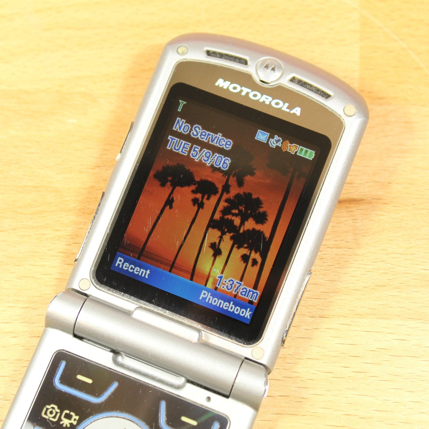 Rare Motorola RAZR V3 Alltel Camera Flip Phone Gray Vintage Collector Piece