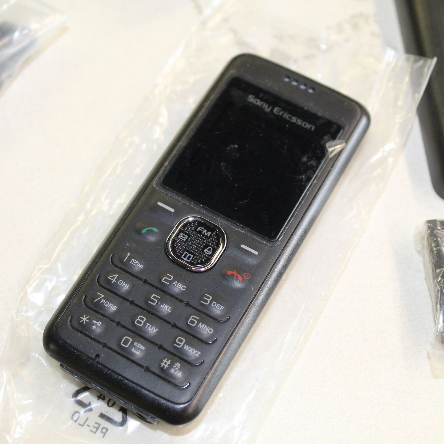 Rare Vintage Sony Ericsson J132 Movistar Black Phone 3G GSM In Box Complete