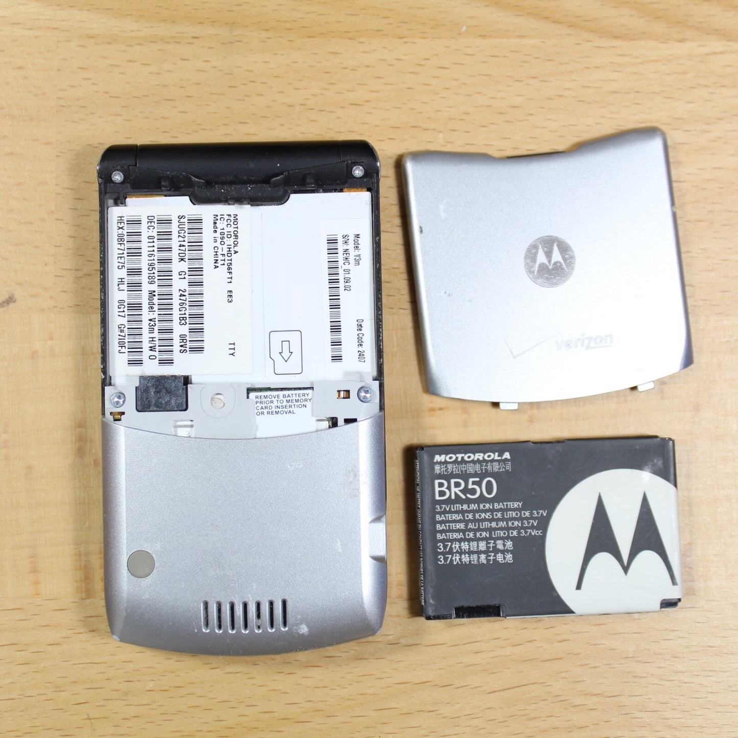 Vintage Motorola RAZR V3 Verizon Silver Cell Phone For Parts #129