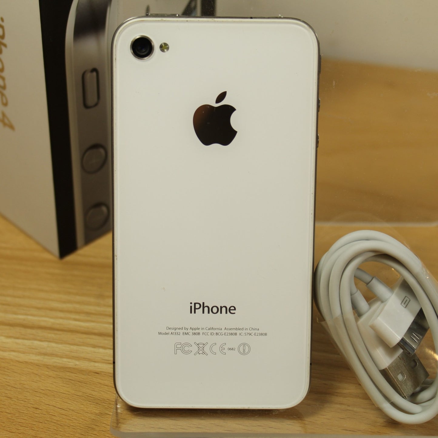 Vintage Apple iPhone 4 A1332 AT&T Smartphone 3G GSM White 16GB IOS 6