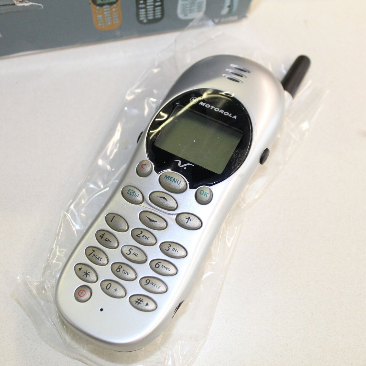 Vintage Motorola V2288 Phone International Silver In Box Collectible Rare