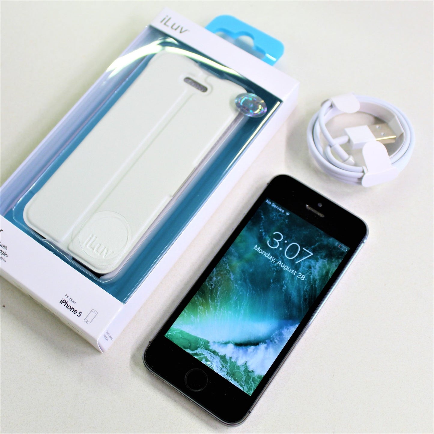 Vintage Apple iPhone 5s AT&T A1533 Smartphone 4G LTE Space Gray 16GB Bundle