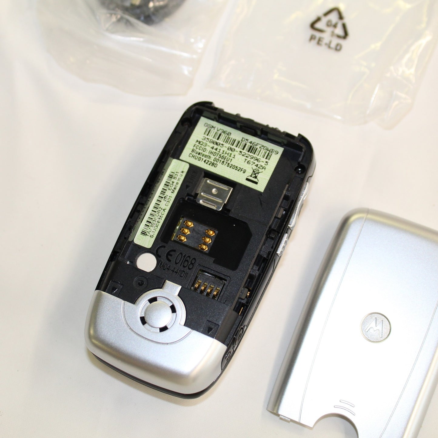 Rare Vintage Motorola V360 VodaFone Silver Phone International In Box Complete