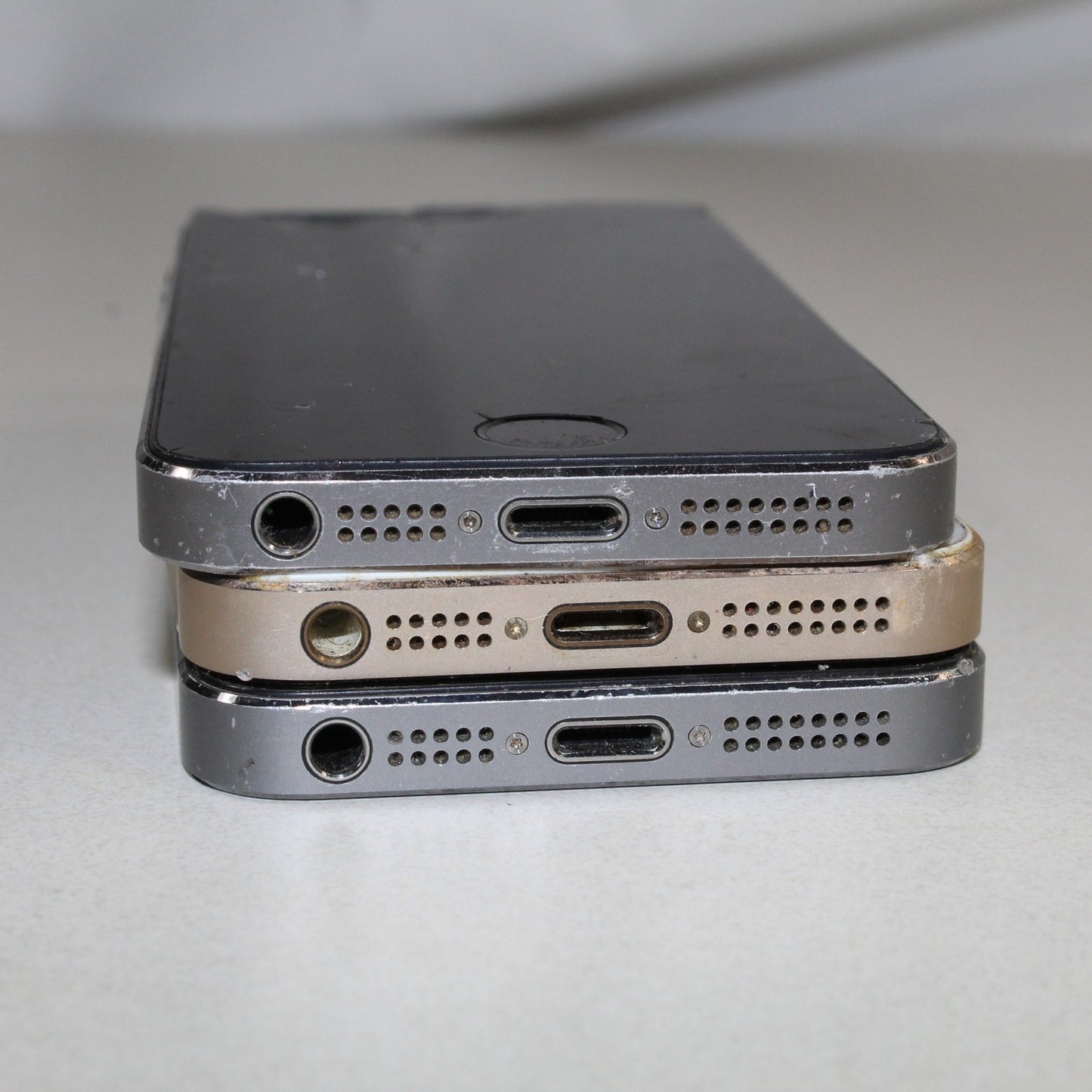 Vintage Apple iPhone 5S A1453 Smartphone 4G LTE Mix Lot of 3 For Parts Asis