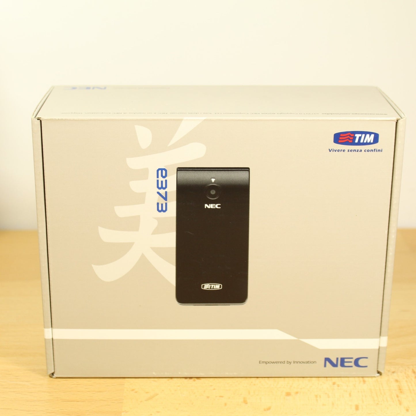 Rare Vintage NEC e373 White Flip Phone International In Box Collectible Complete