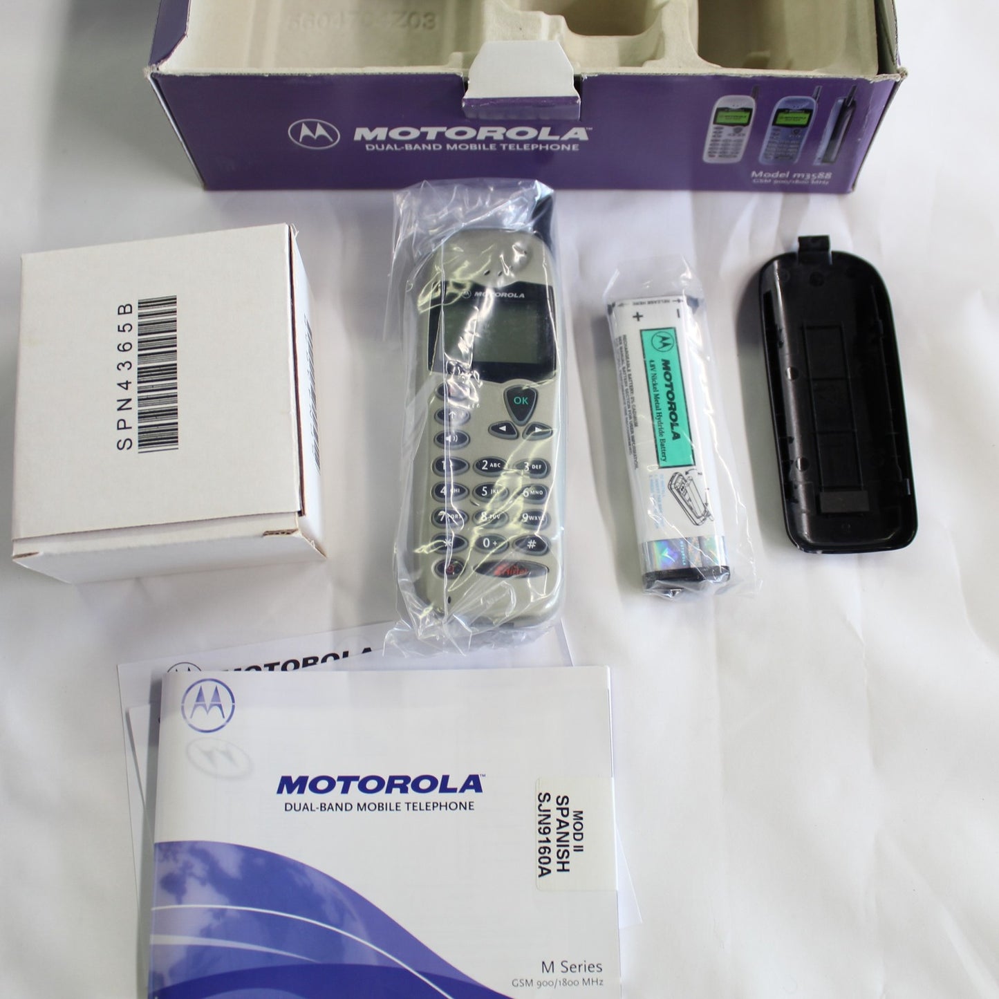 Motorola M3588 (AirTel) SILVER Cellphone Vintage International