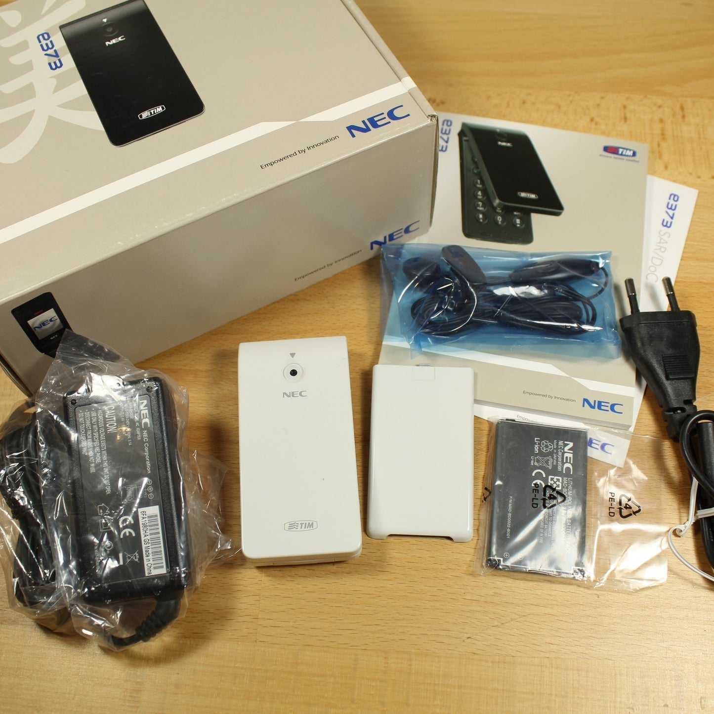 Rare Vintage NEC e373 White Flip Phone International In Box Collectible Complete