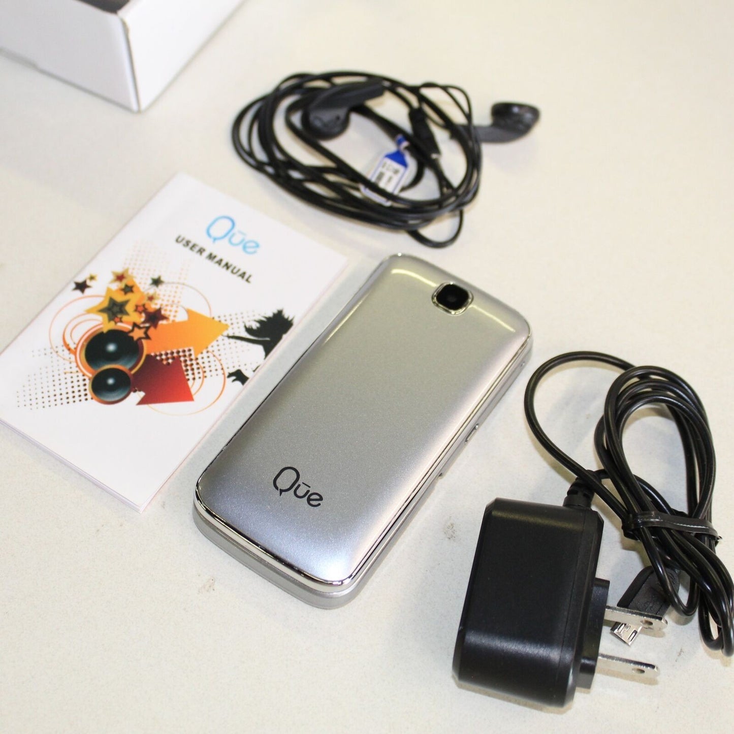 Rare Vintage Quest Lite QUE Phone International In Box Collectible