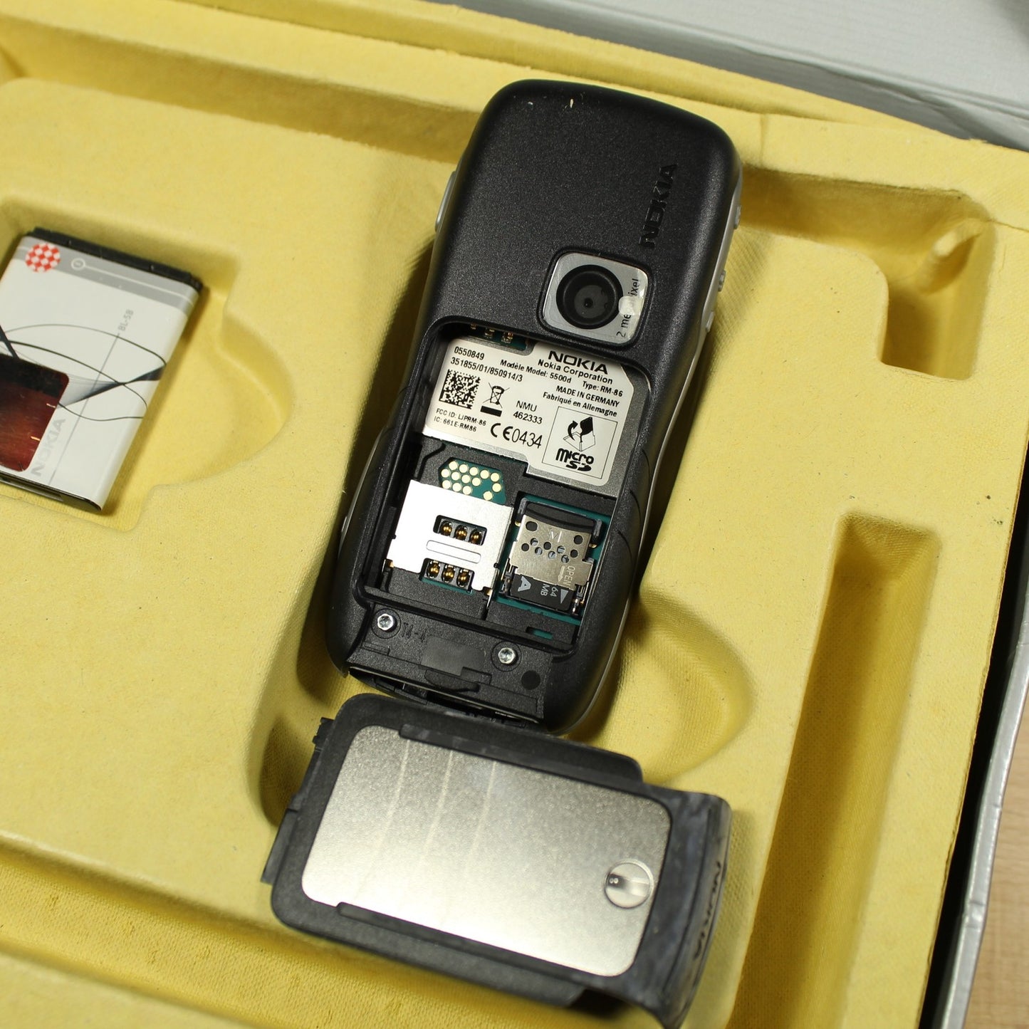 Ultra Rare Vintage Nokia 5500 Sport Phone In Box Bundle International