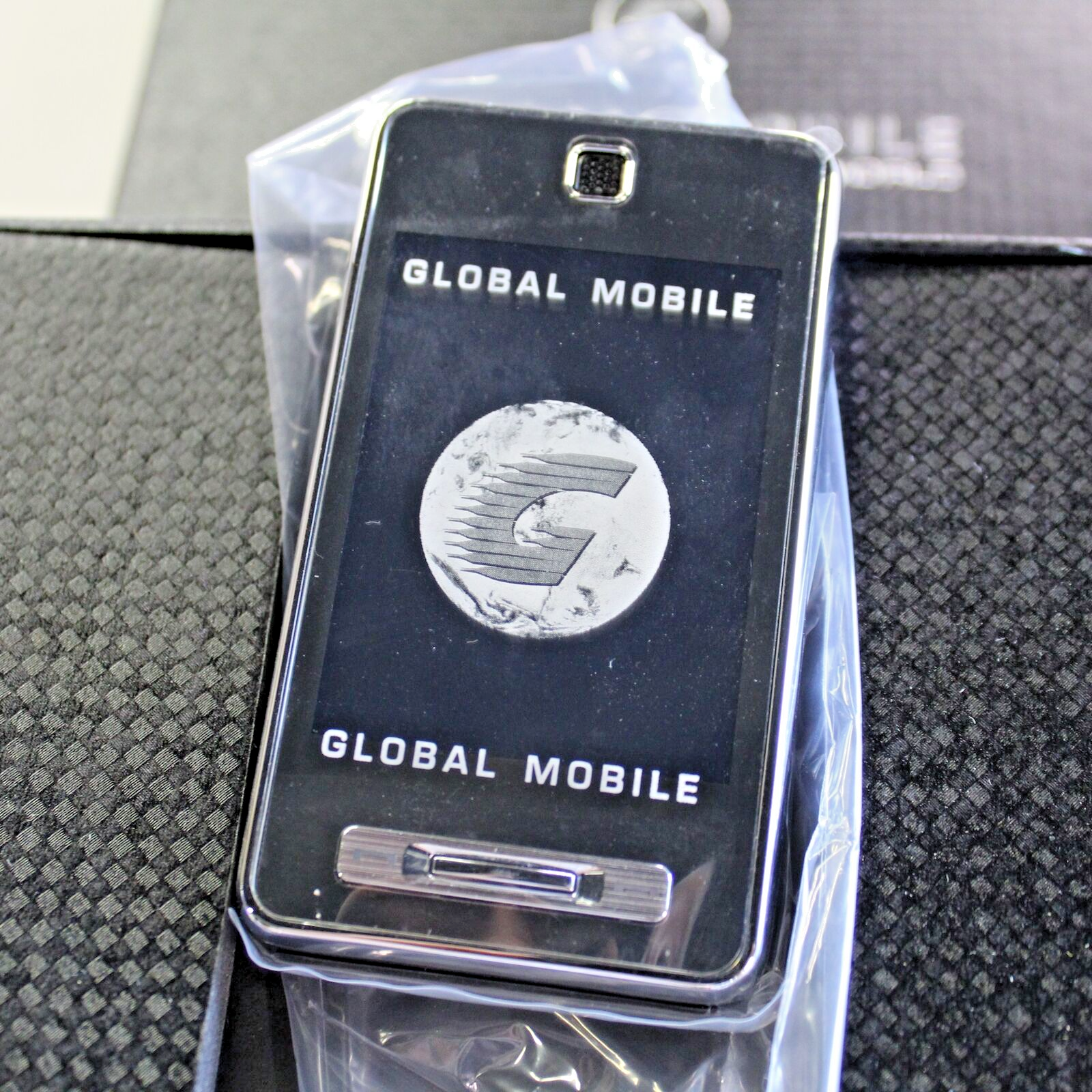Unlocked World Wide Phone Global Mobile G300 International DUAL SIM Black