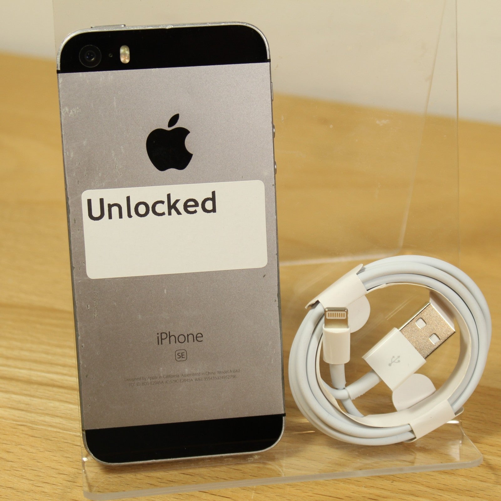 Unlocked Vintage Apple iPhone SE 1st Gen A1662 4G LTE Smartphone Space Gray 64GB