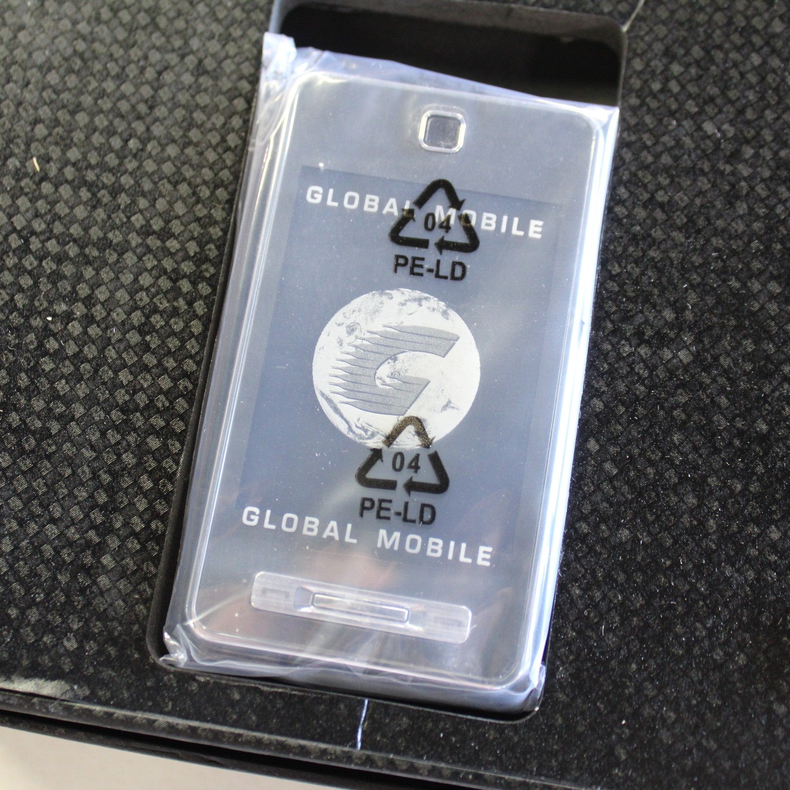 Unlocked World Wide Phone Global Mobile G300 International DUAL SIM Black