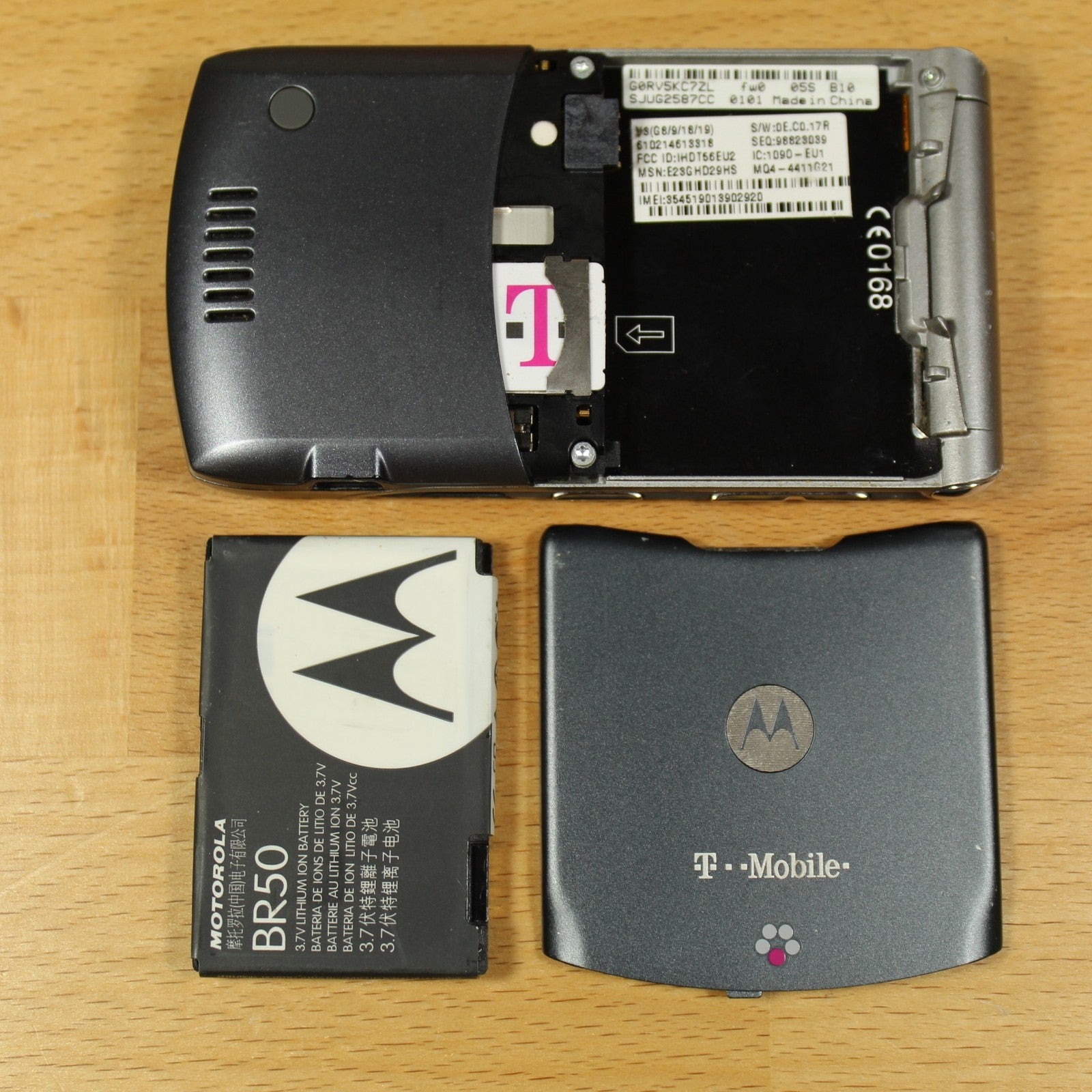 Rare Motorola RAZR V3 T-Mobile Camera Flip Phone Gray Vintage Collectible