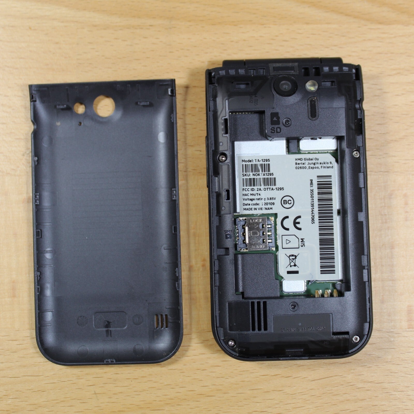 Nokia 2720 V Flip - 4 GB - Black (Verizon) For Parts Untested