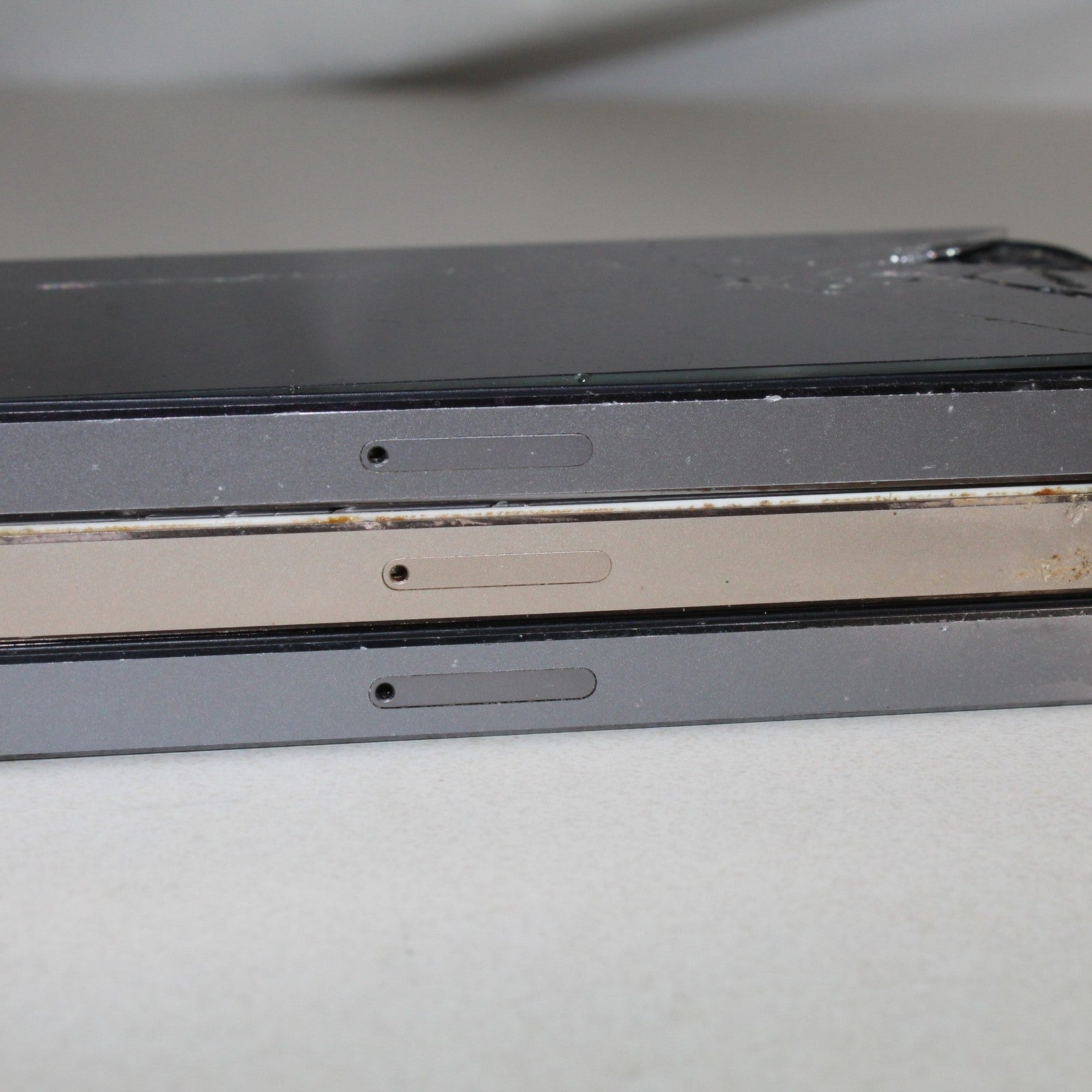 Vintage Apple iPhone 5S A1453 Smartphone 4G LTE Mix Lot of 3 For Parts Asis