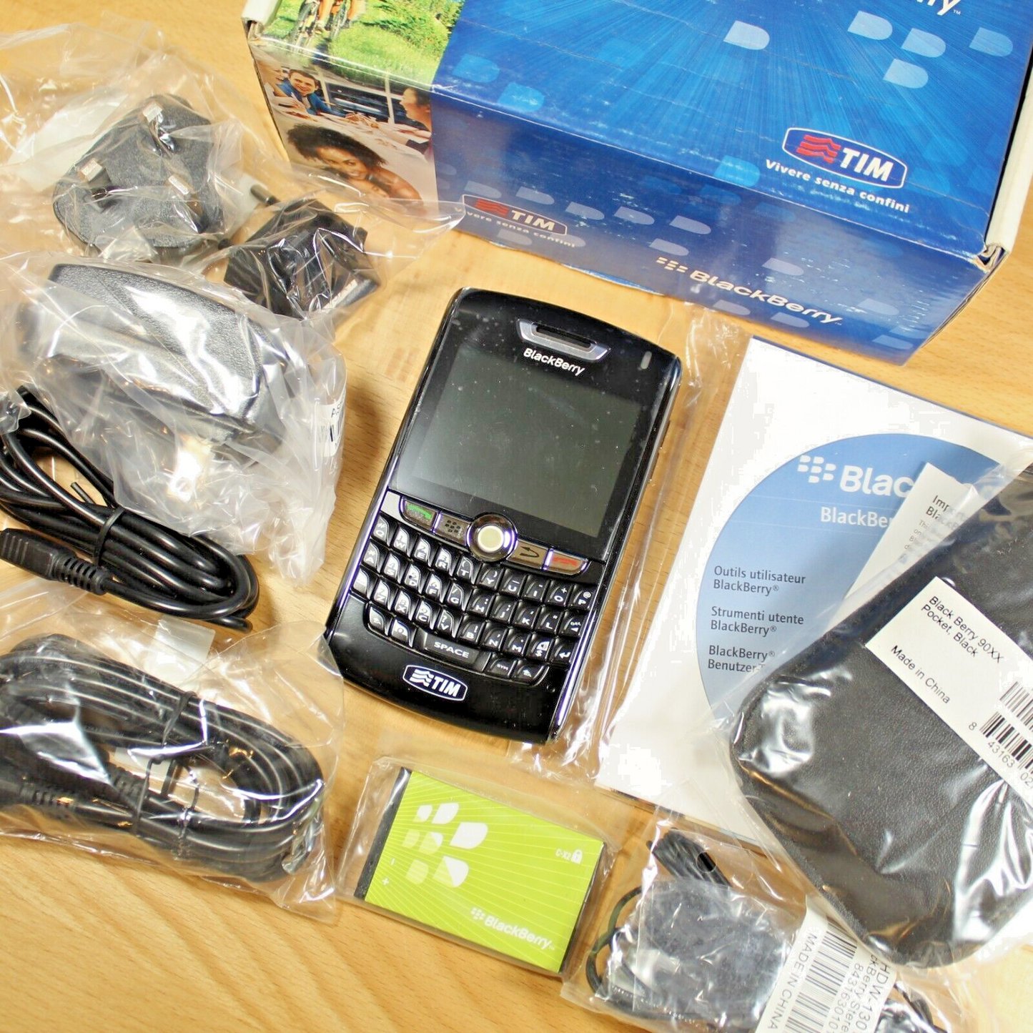 Vintage Blackberry 8800 Phone Black  In Box Complete 2007 Italian International