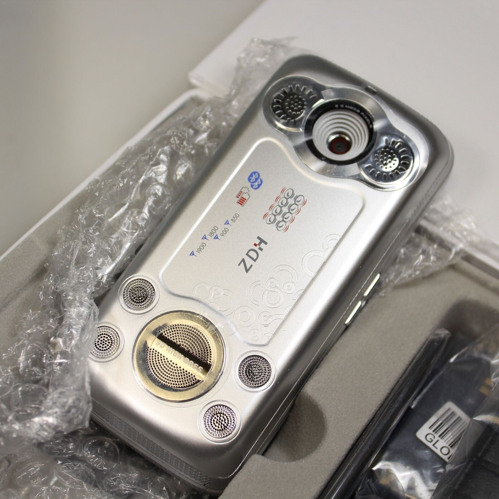 Unlocked Global Mobile Phone G0001 Silver International GSM Dual SIM In Box