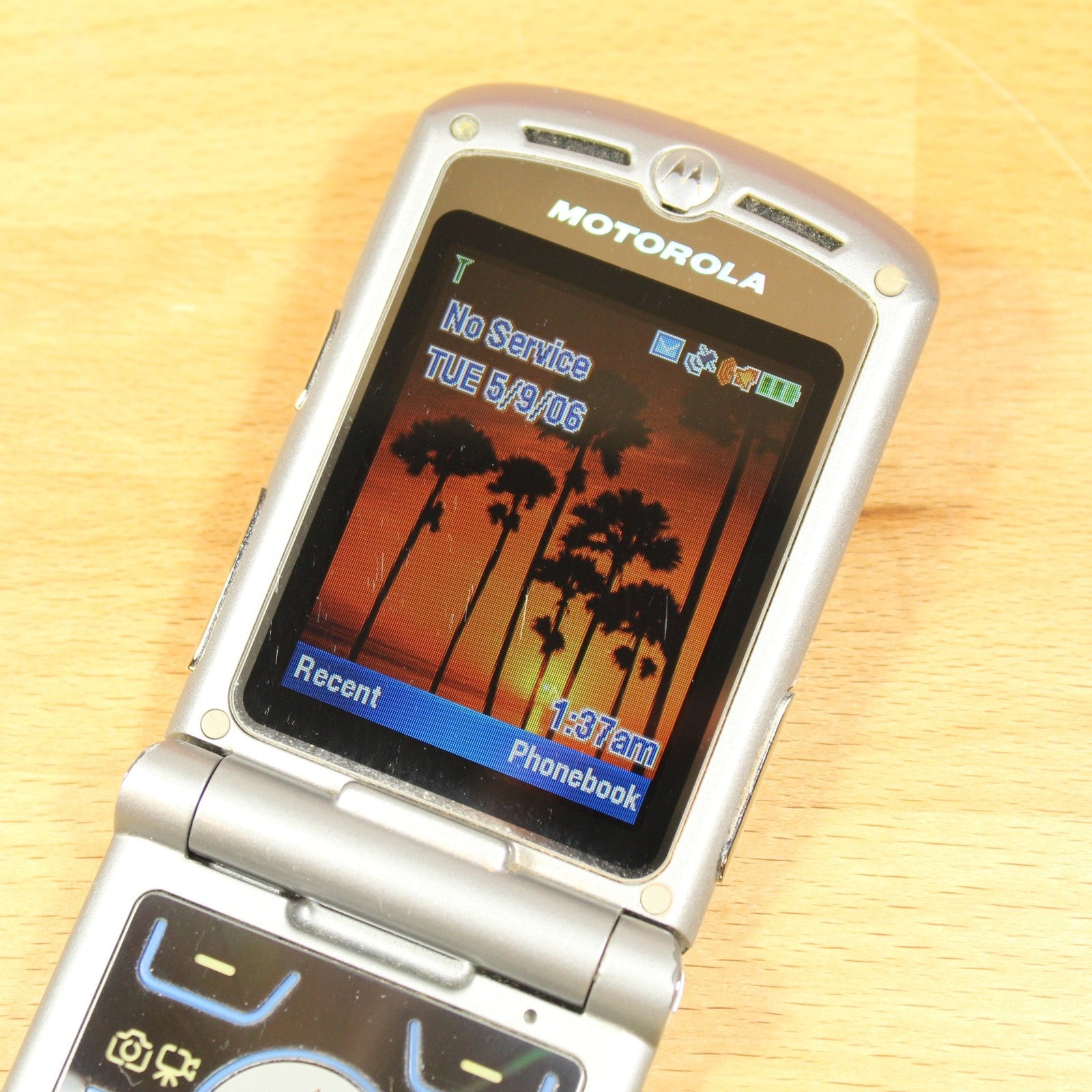 Rare Motorola RAZR V3 Alltel Camera Flip Phone Gray Vintage Collector Piece