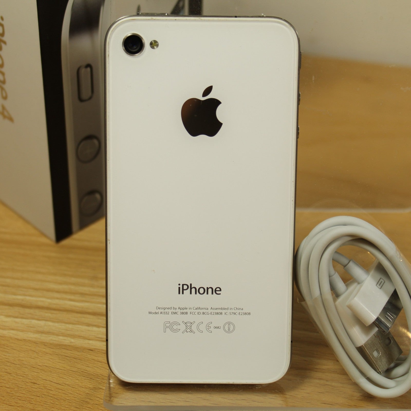 Vintage Apple iPhone 4 A1332 AT&T Smartphone 3G GSM White 16GB IOS 6