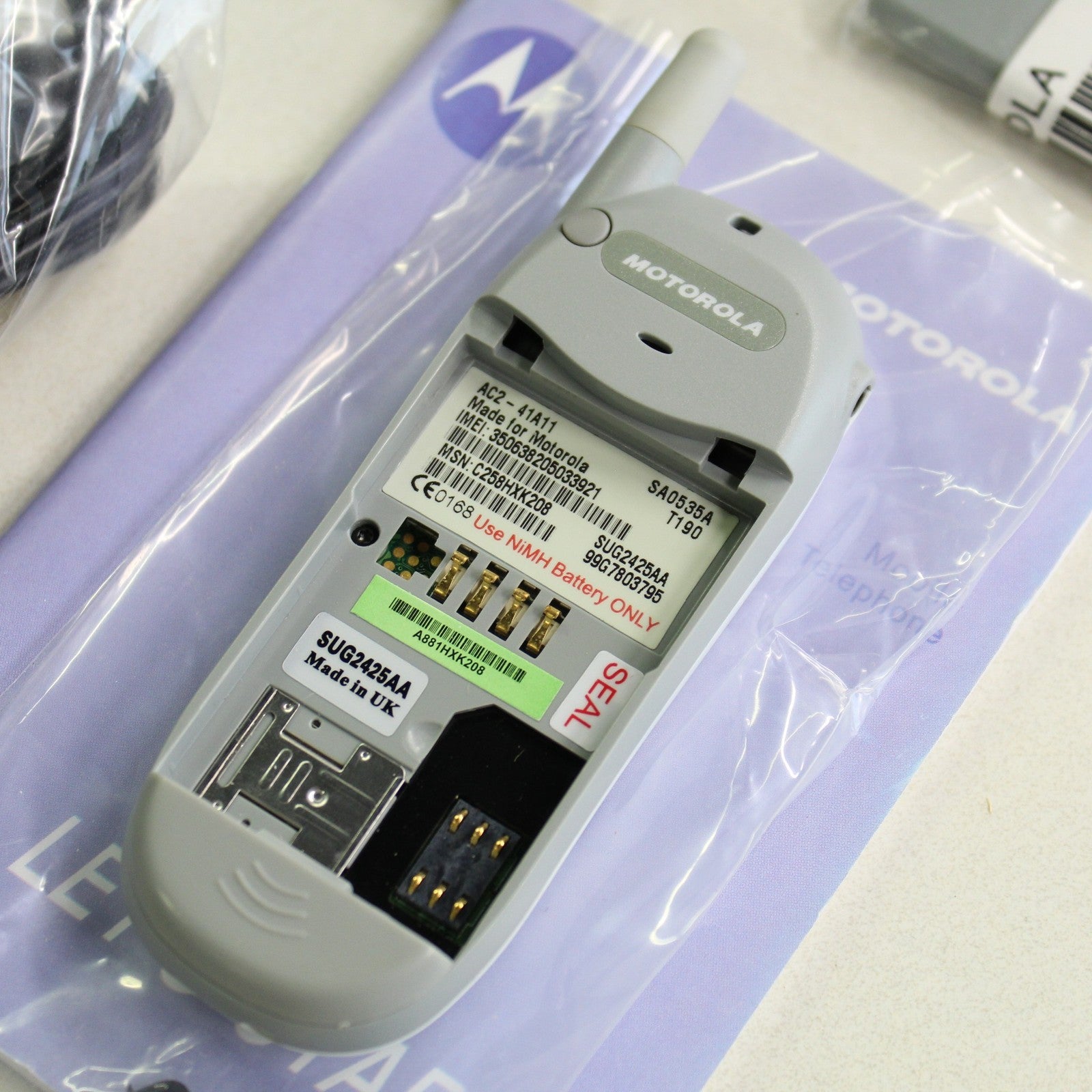 Rare Vintage Motorola T190 Phone White International In Box Bundle Complete