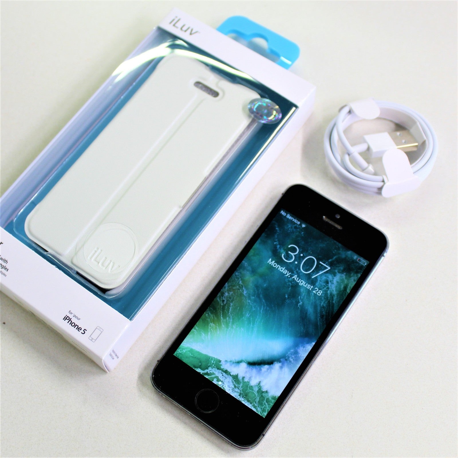 Vintage Apple iPhone 5s AT&T A1533 Smartphone 4G LTE Space Gray 16GB Bundle