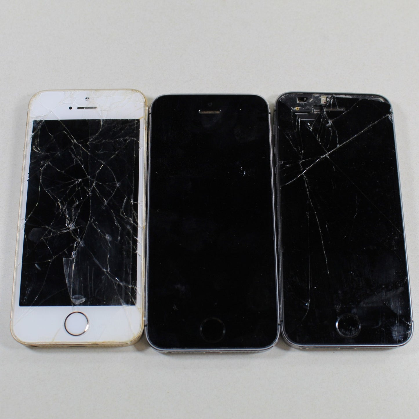 Vintage Apple iPhone 5S A1453 Smartphone 4G LTE Mix Lot of 3 For Parts Asis