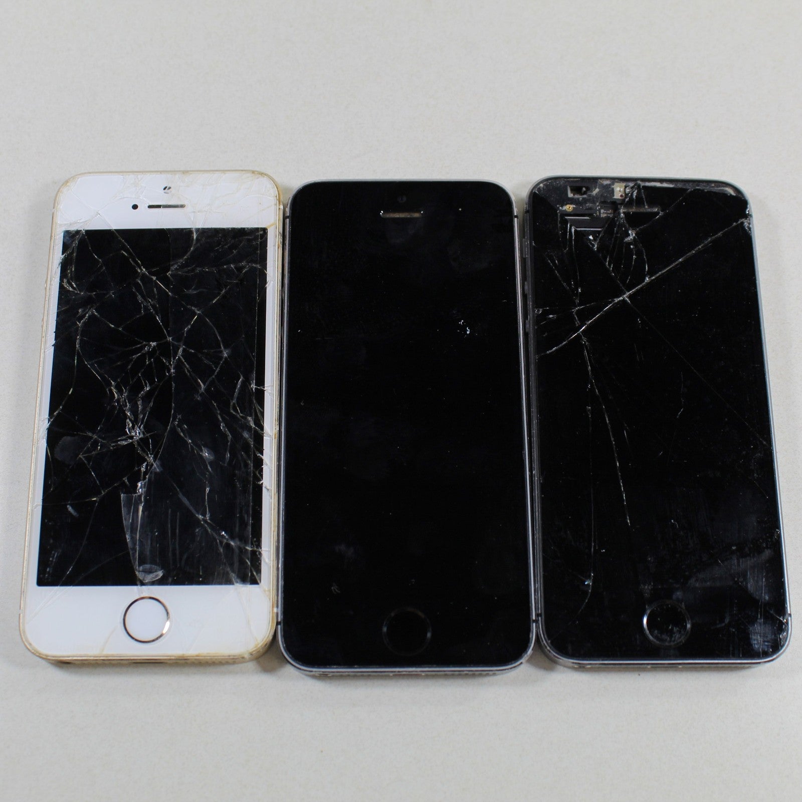 Vintage Apple iPhone 5S A1453 Smartphone 4G LTE Mix Lot of 3 For Parts Asis