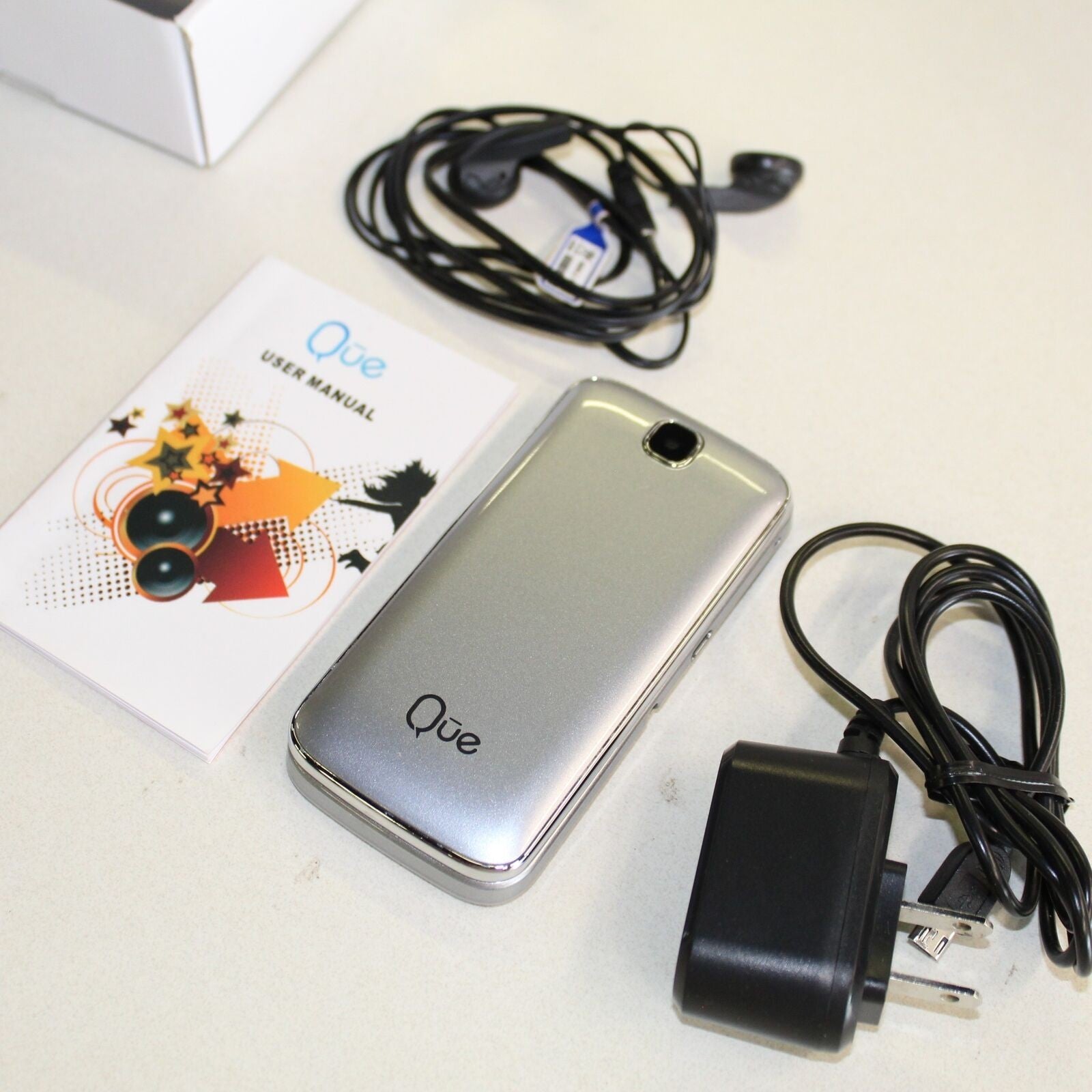 Rare Vintage Quest Lite QUE Phone International In Box Collectible