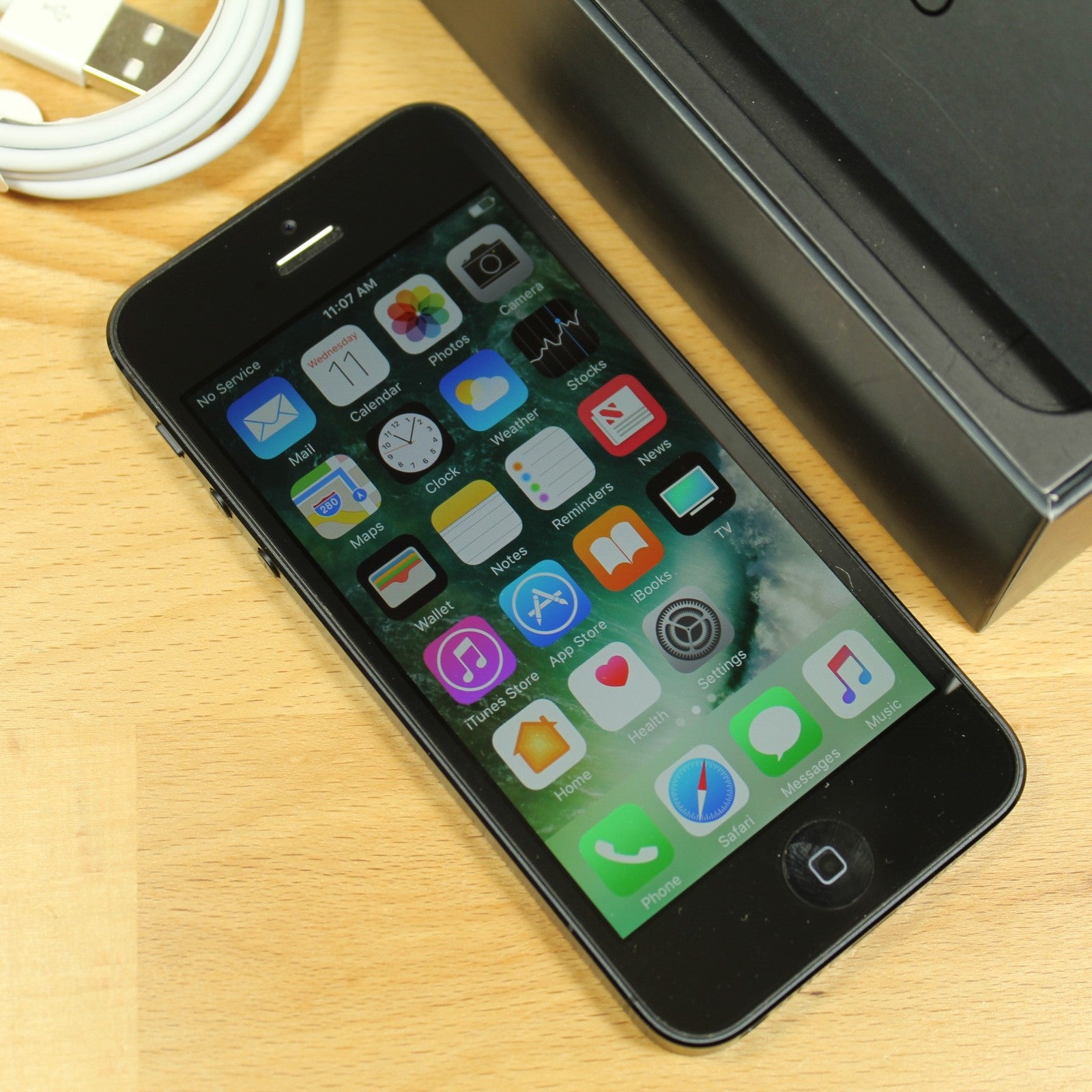 Rare Vintage Apple iPhone 5 A1429 Verizon 4G LTE Smartphone IOS 10 Black 16GB
